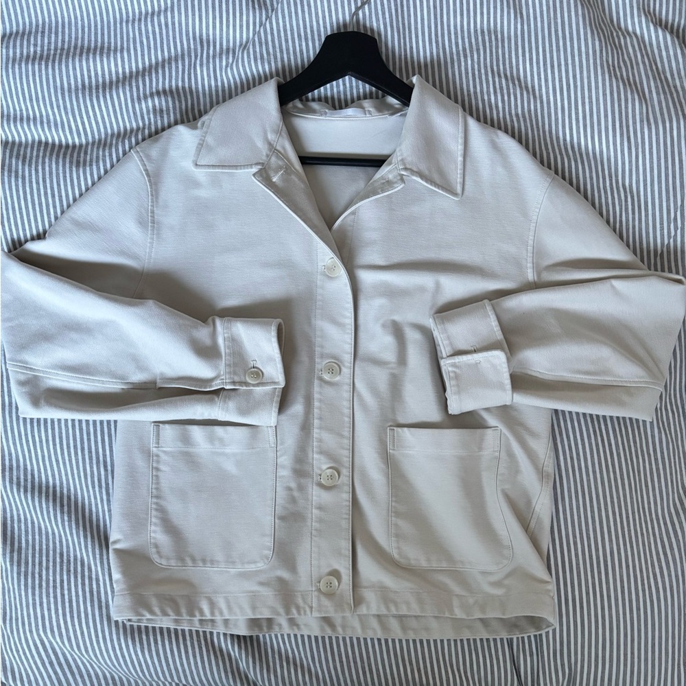 Uniqlo hip length Classic Cream Women's Jacket, 2 pockets, size Medium